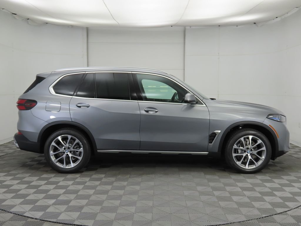 Used 2026 Gray Metallic BMW sDrive40i image 4