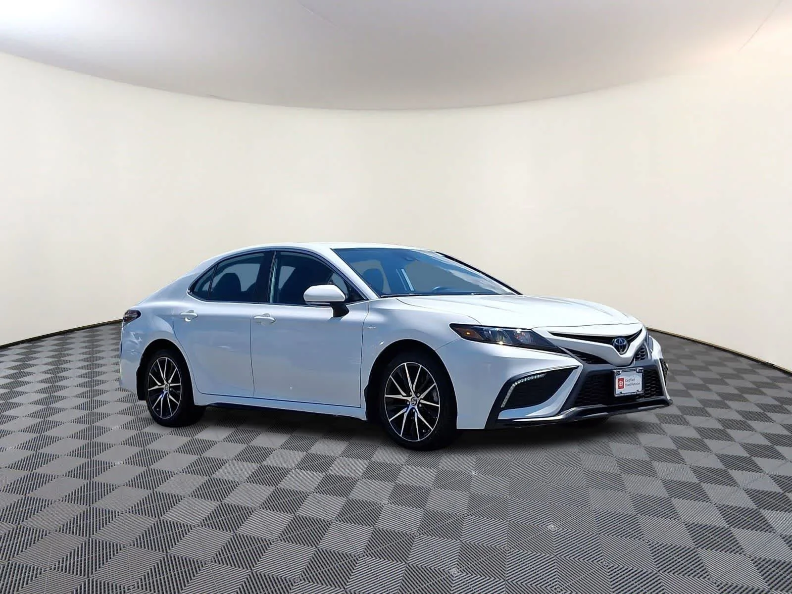 Certified Used 2024 Ice Cap Toyota SE image 5