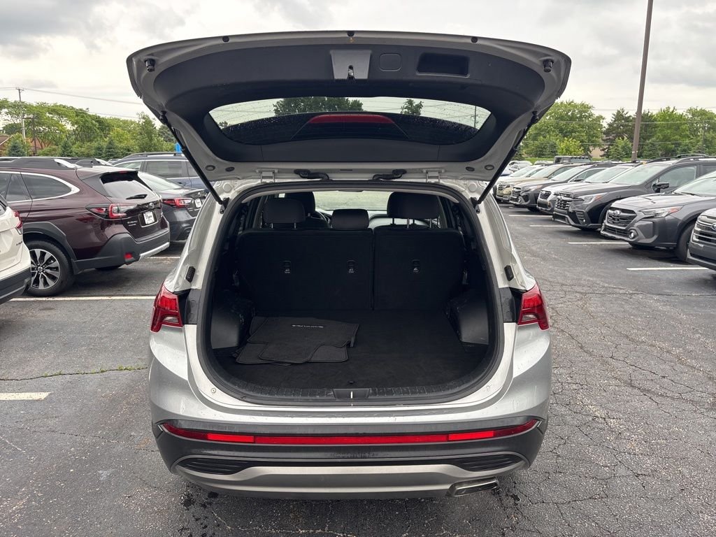 Used 2021 Silver Hyundai SE image 8