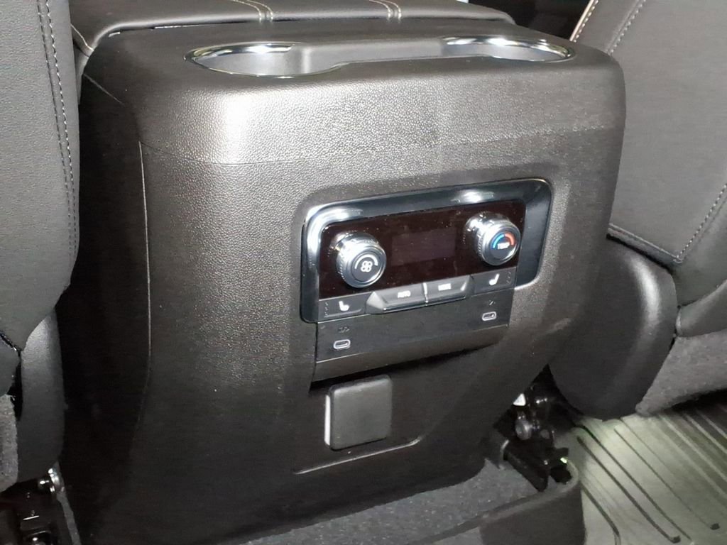 2026 GMC Yukon XL Elevation - Photo 10