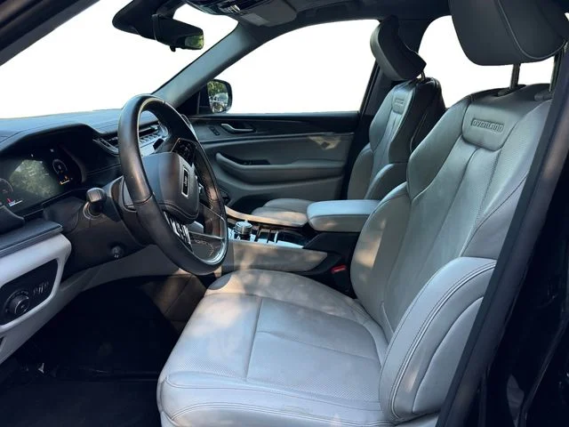 Used 2021 Diamond Black Crystal Pearlcoat Jeep Overland image 8