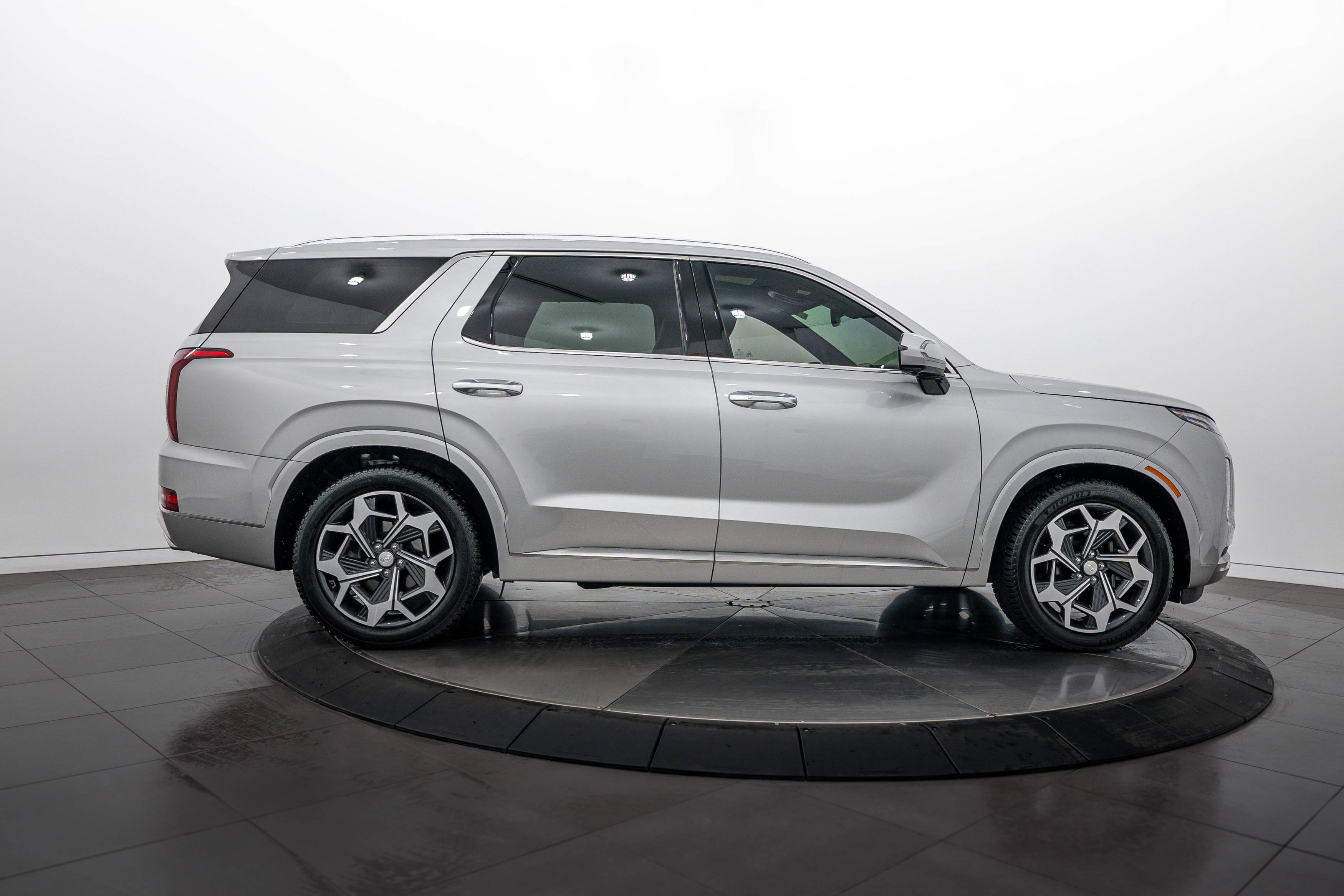 Used 2022 Typhoon Silver Hyundai Calligraphy image 3