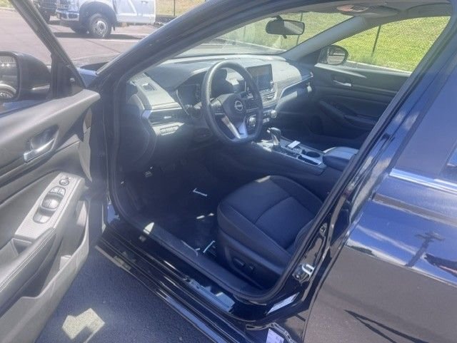 2025 Nissan Altima SV - Photo 11