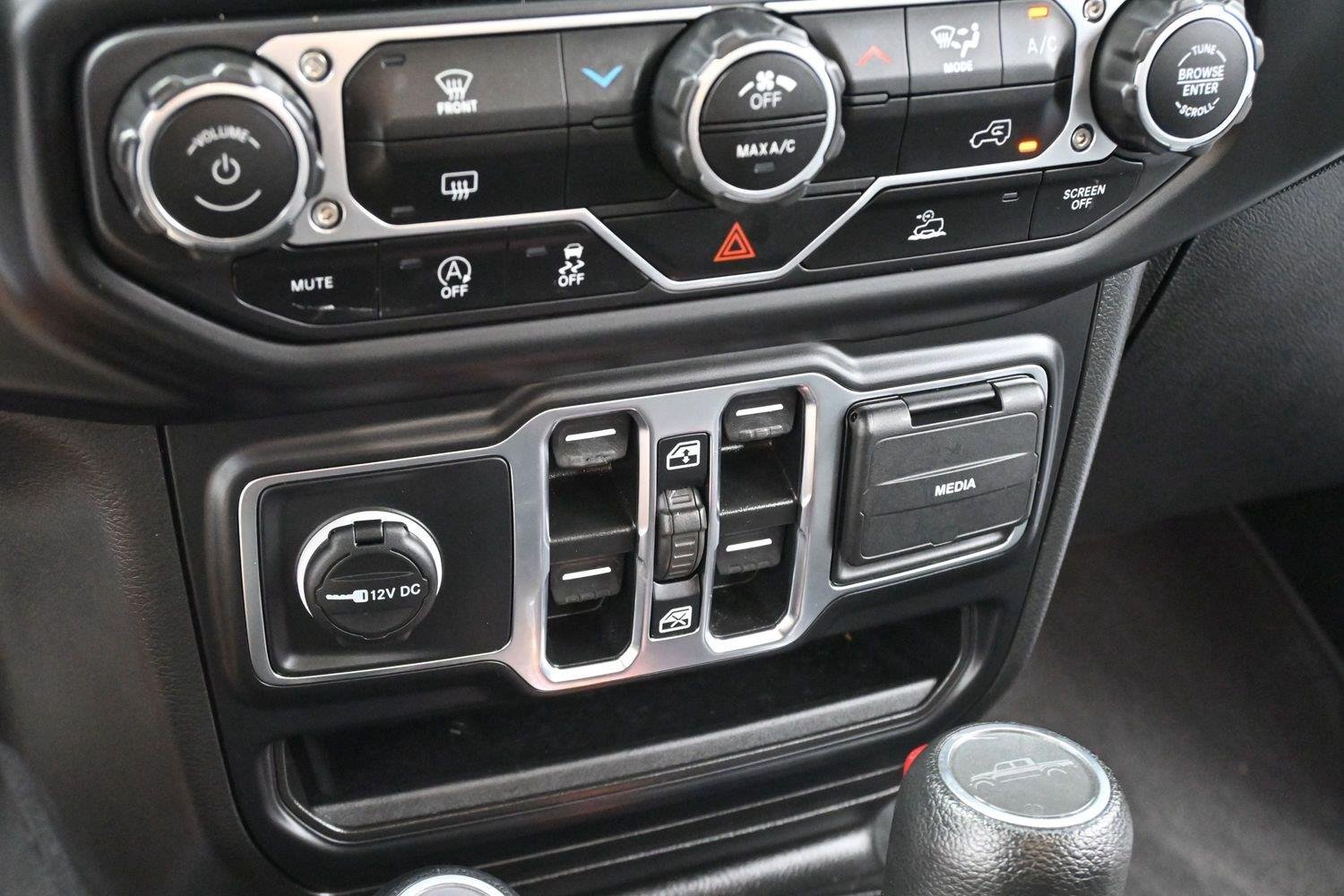 Used 2023 Granite Crystal Metallic Clearcoat Jeep Sport S image 22