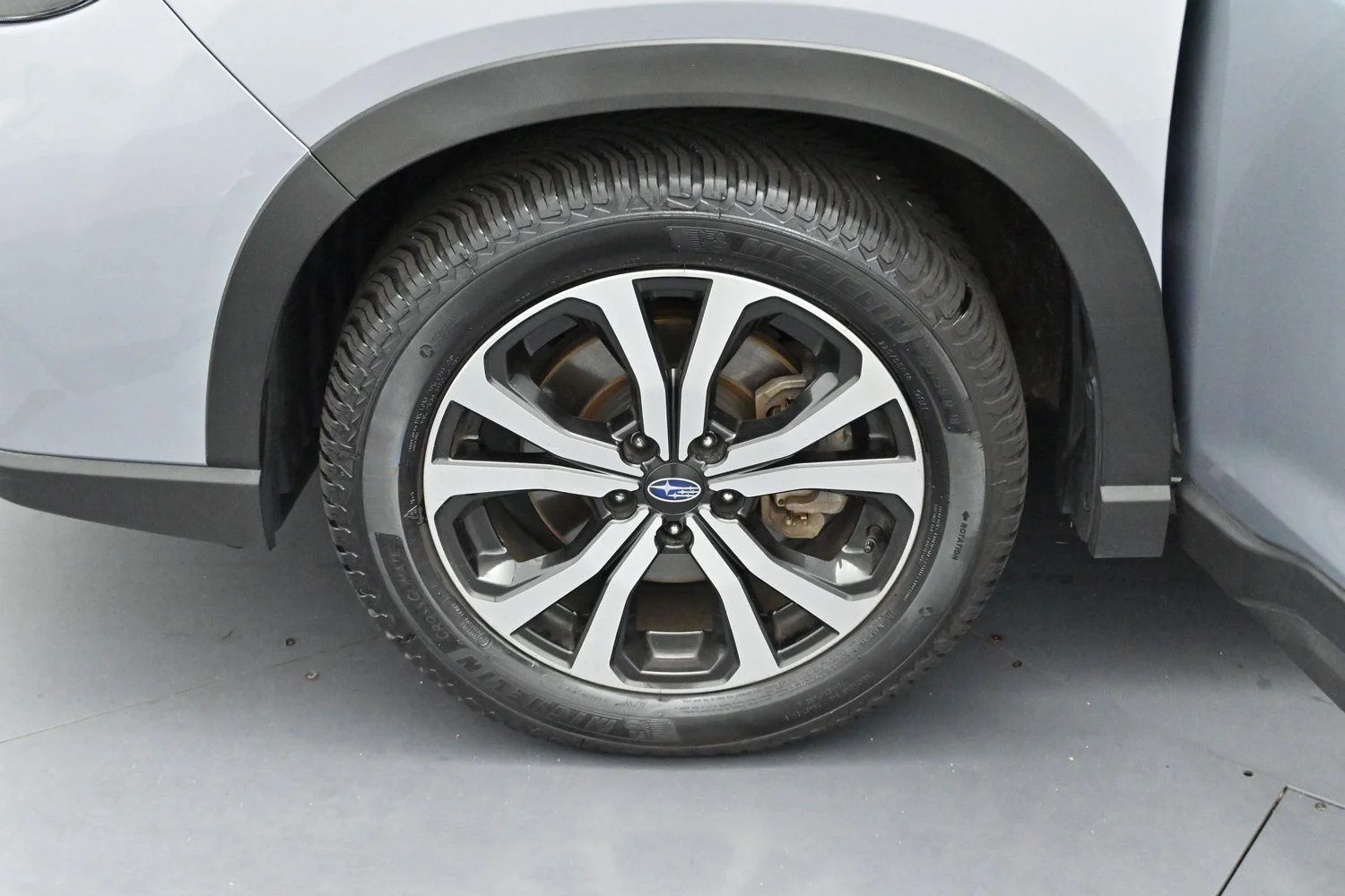 Used 2020 Ice Silver Metallic Subaru Limited image 32