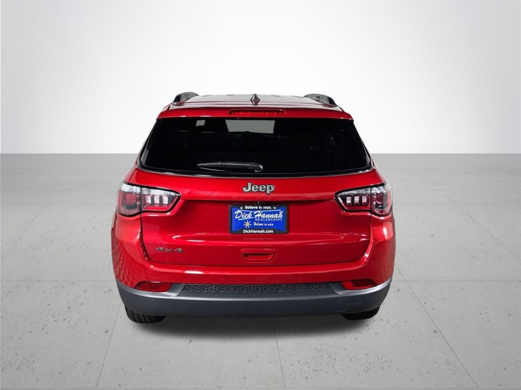 New 2026 Red Hot Pearl-Coat Exterior Paint Jeep Latitude image 7