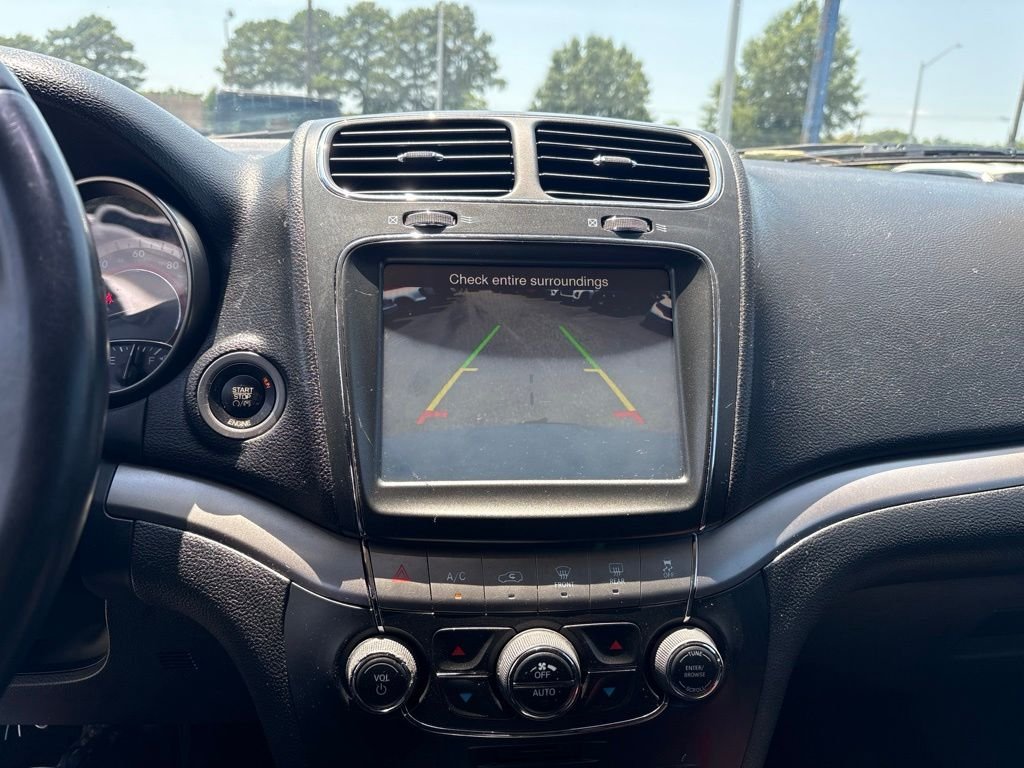 Used 2015 White Dodge Crossroad image 17