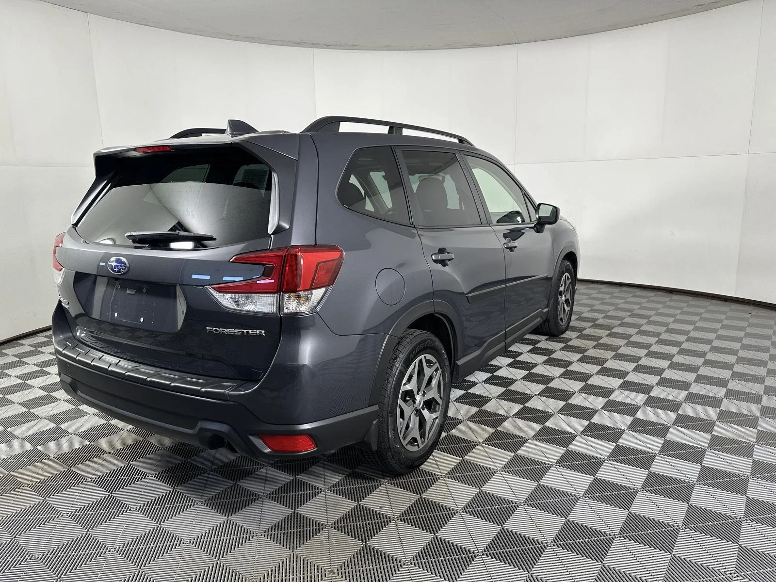 Used 2021 Magnetite Gray Metallic Subaru Premium image 14