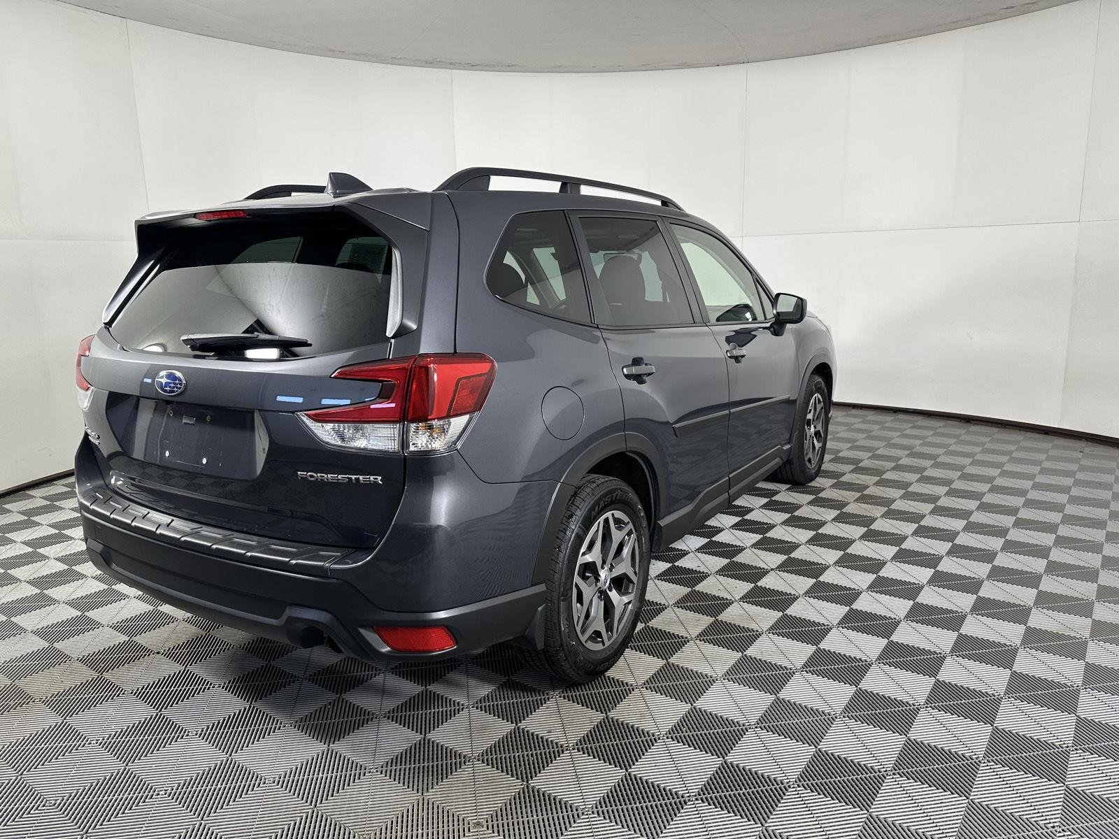 Used 2021 Magnetite Gray Metallic Subaru Premium image 14