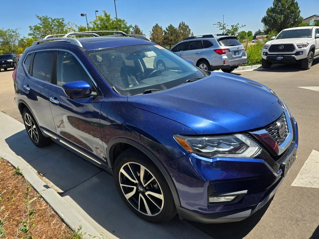 Used 2018 Caspian Blue Nissan SL image 7