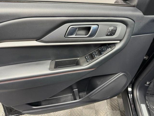 Certified Used 2025 Agate Black Metallic Ford ST-Line image 15