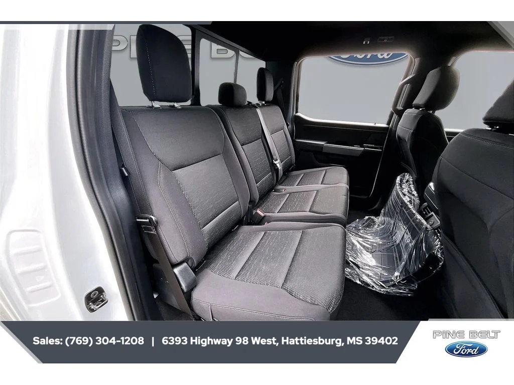 New 2026 Oxford White Ford XLT image 21