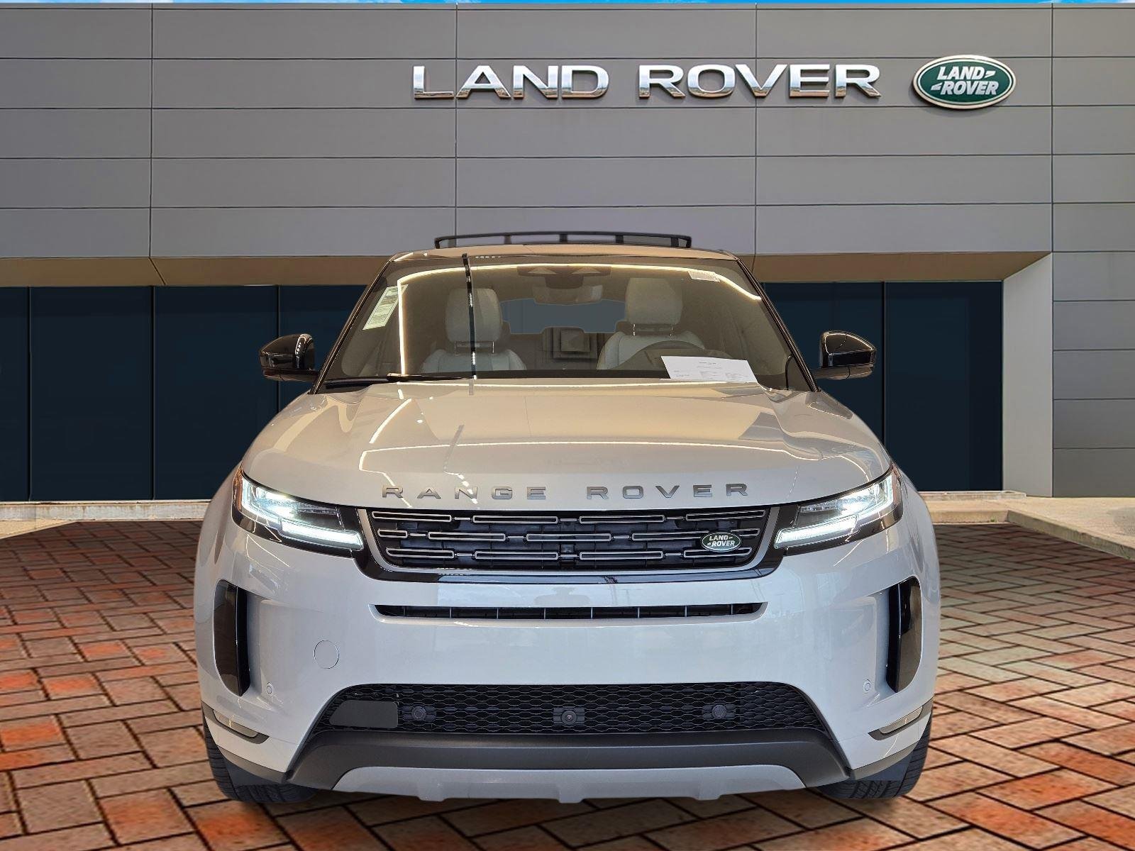New 2026 Seoul Pearl Silver Land Rover Core S image 2