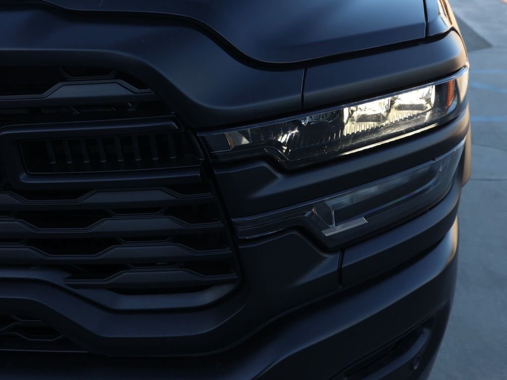 New 2026 Diamond Black Crystal Pearl-Coat Exterior Paint RAM Tradesman image 9