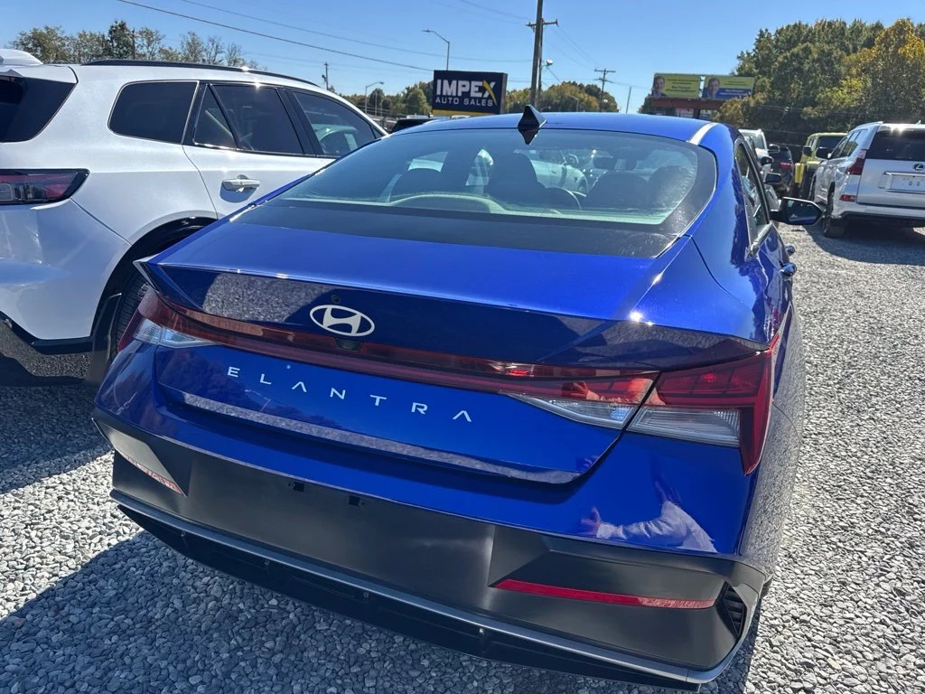 Used 2025 Blue Hyundai SEL Convenience image 3