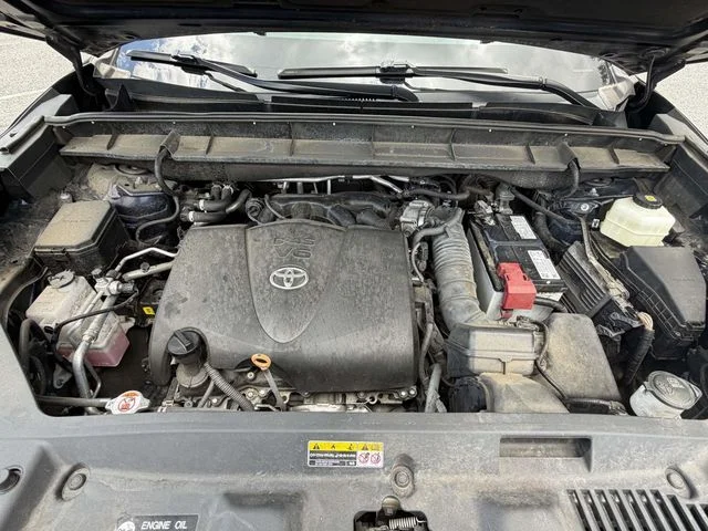Used 2022  Toyota Platinum image 13