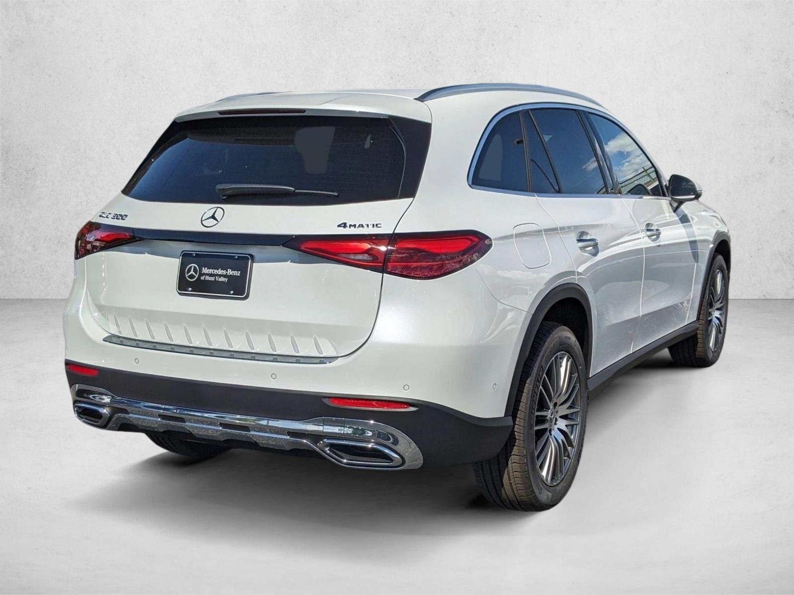 Certified Used 2026 Manufaktur Moonlight White Metallic Mercedes-Benz GLC 300 image 2