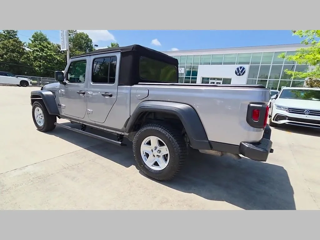 Used 2020 Silver Jeep Sport image 39