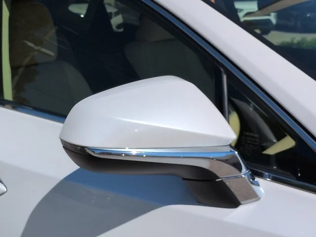 Used 2018 White Lexus 300h image 13