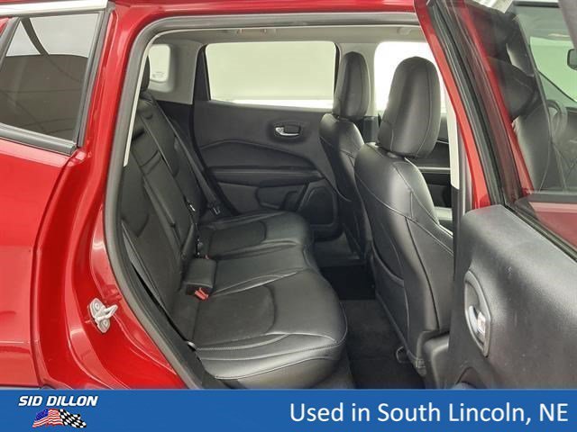 Used 2018 Redline Pearlcoat Jeep Latitude image 22
