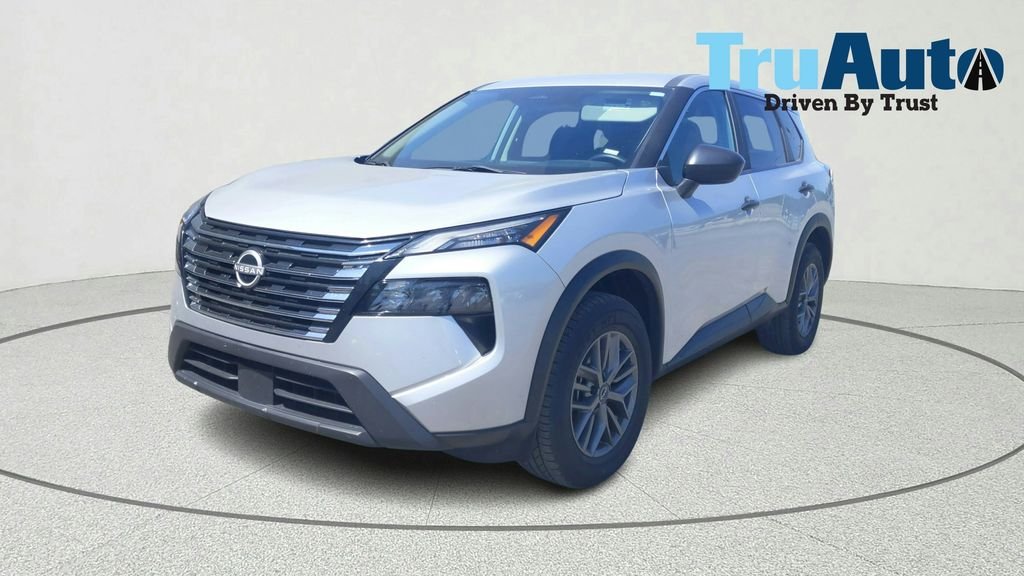 Used 2024 Silver Nissan S image 3