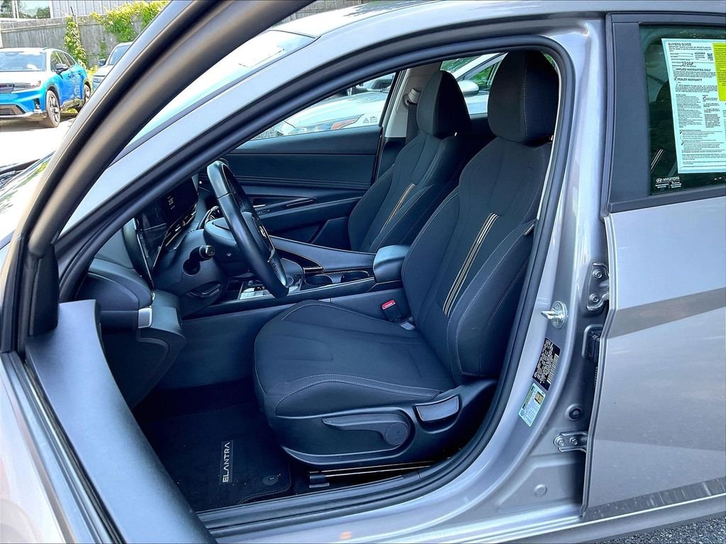 Used 2023 Silver Hyundai SEL image 10