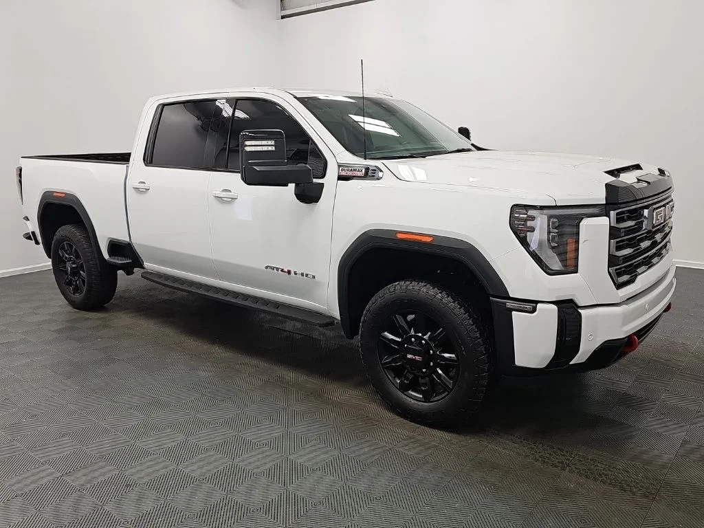 2025 GMC Sierra 4WD Crew Cab Standard Box AT4's photo