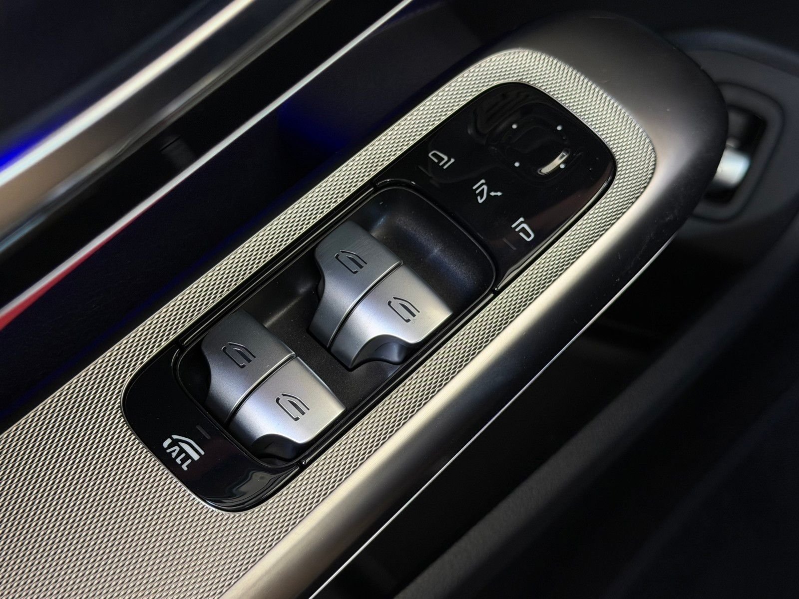 New 2026 MANUFAKTUR Moonlight White Metallic Mercedes-Benz AMG® CLE 53 4MATIC+ Cabriolet image 19