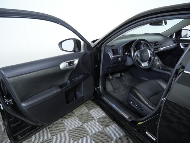 Used 2013 Black Lexus 200h image 17