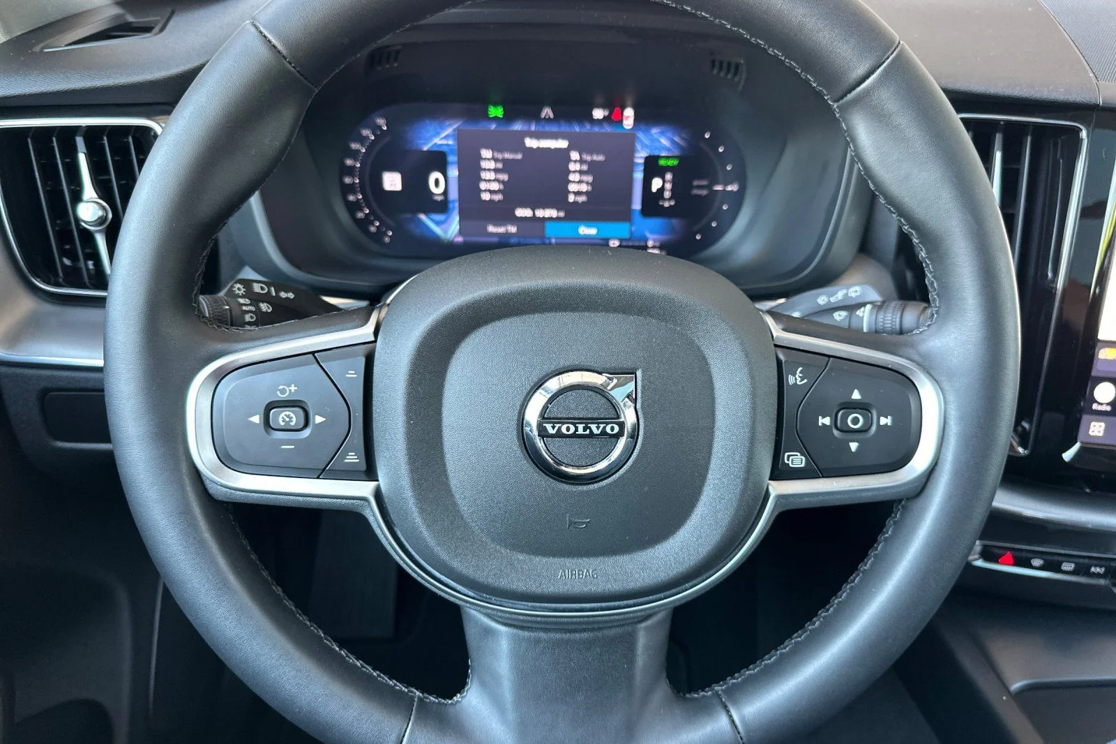 Used 2025  Volvo T8 Core image 25