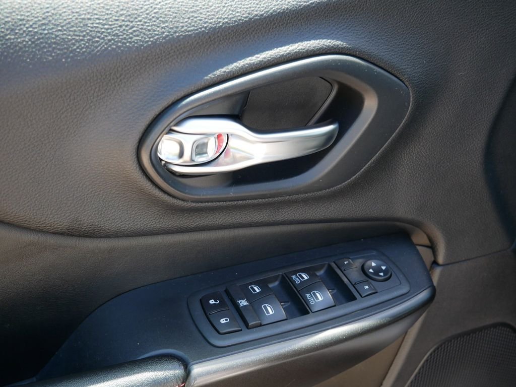 Certified Used 2020 White Jeep Trailhawk image 15