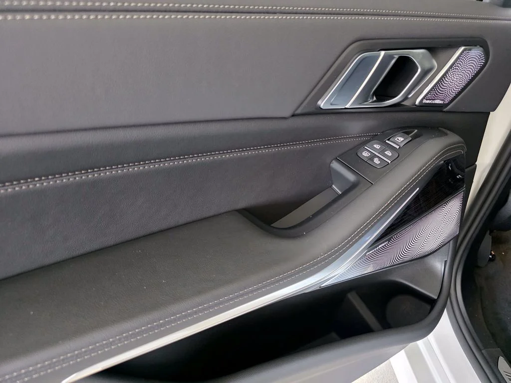 New 2027 White BMW M60i image 15
