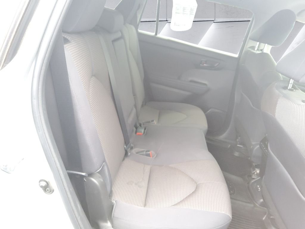 Used 2023  Toyota L image 16