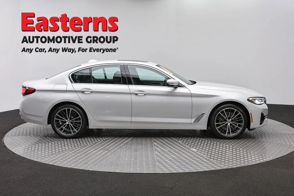 Used 2022 White BMW 530i xDrive image 4