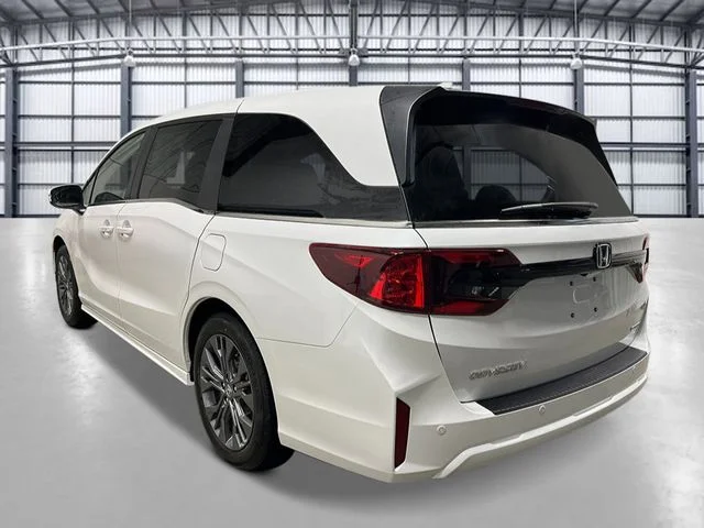 New 2026 Platinum White Pearl Honda Touring image 3