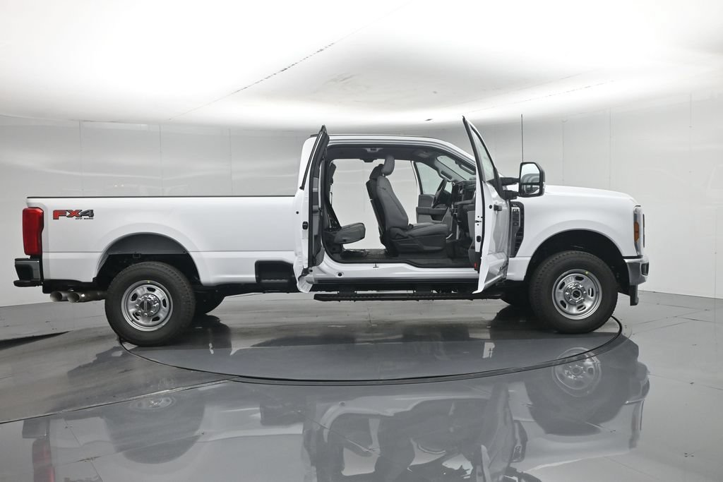 New 2026 Oxford White Ford XL image 4