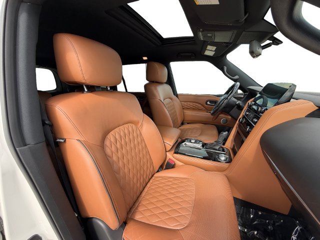 Used 2022 White INFINITI Sensory image 16