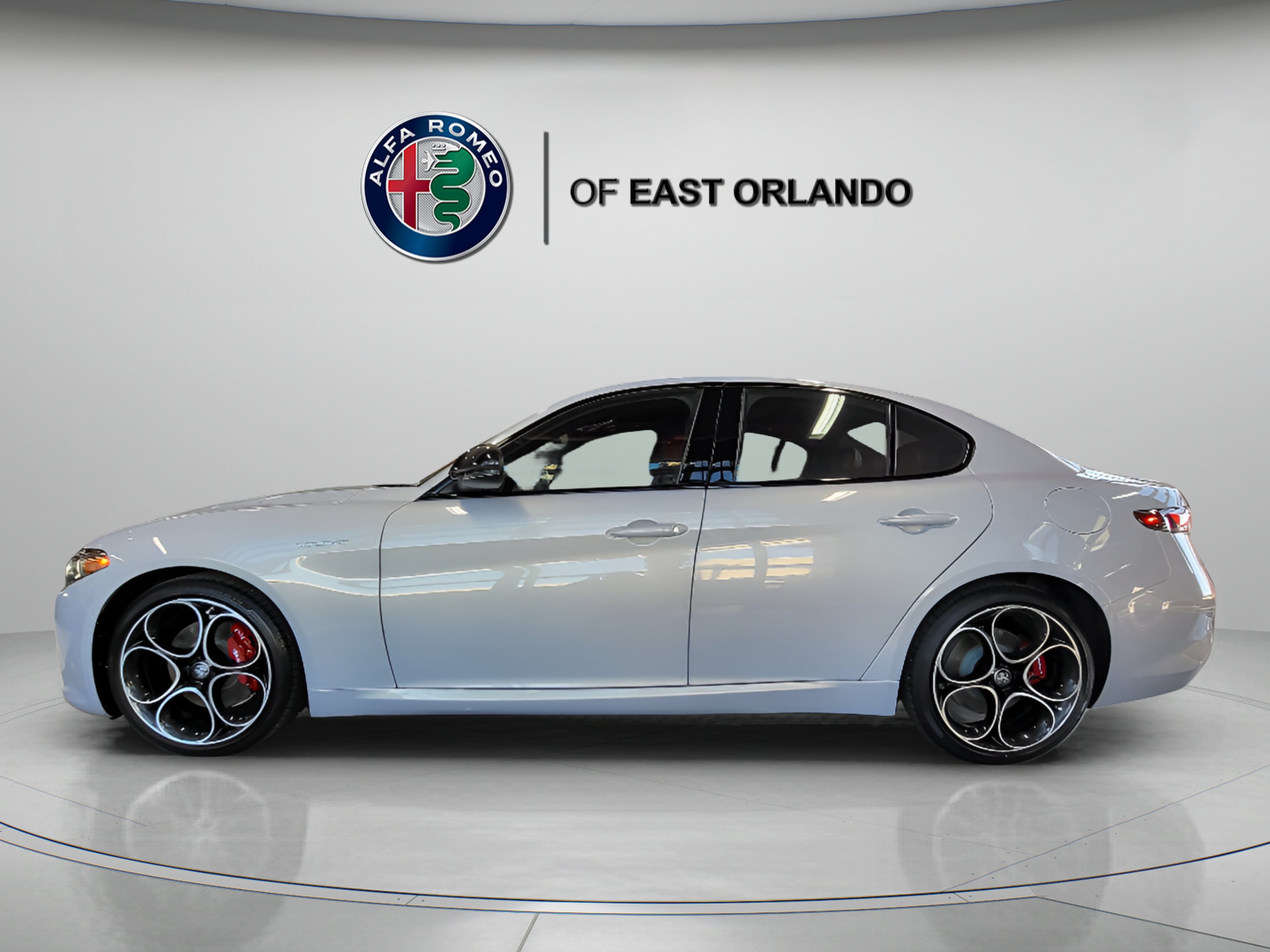 New 2025 Moonlight Gray Metallic Alfa Romeo  image 5