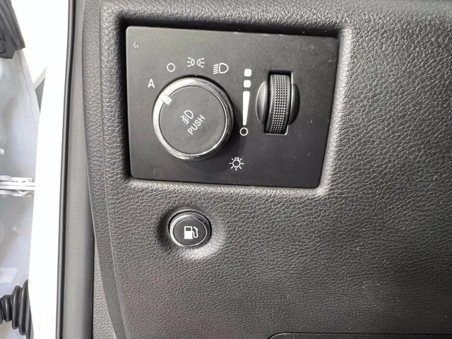 Used 2018 Bright White Clearcoat Jeep High Altitude image 23