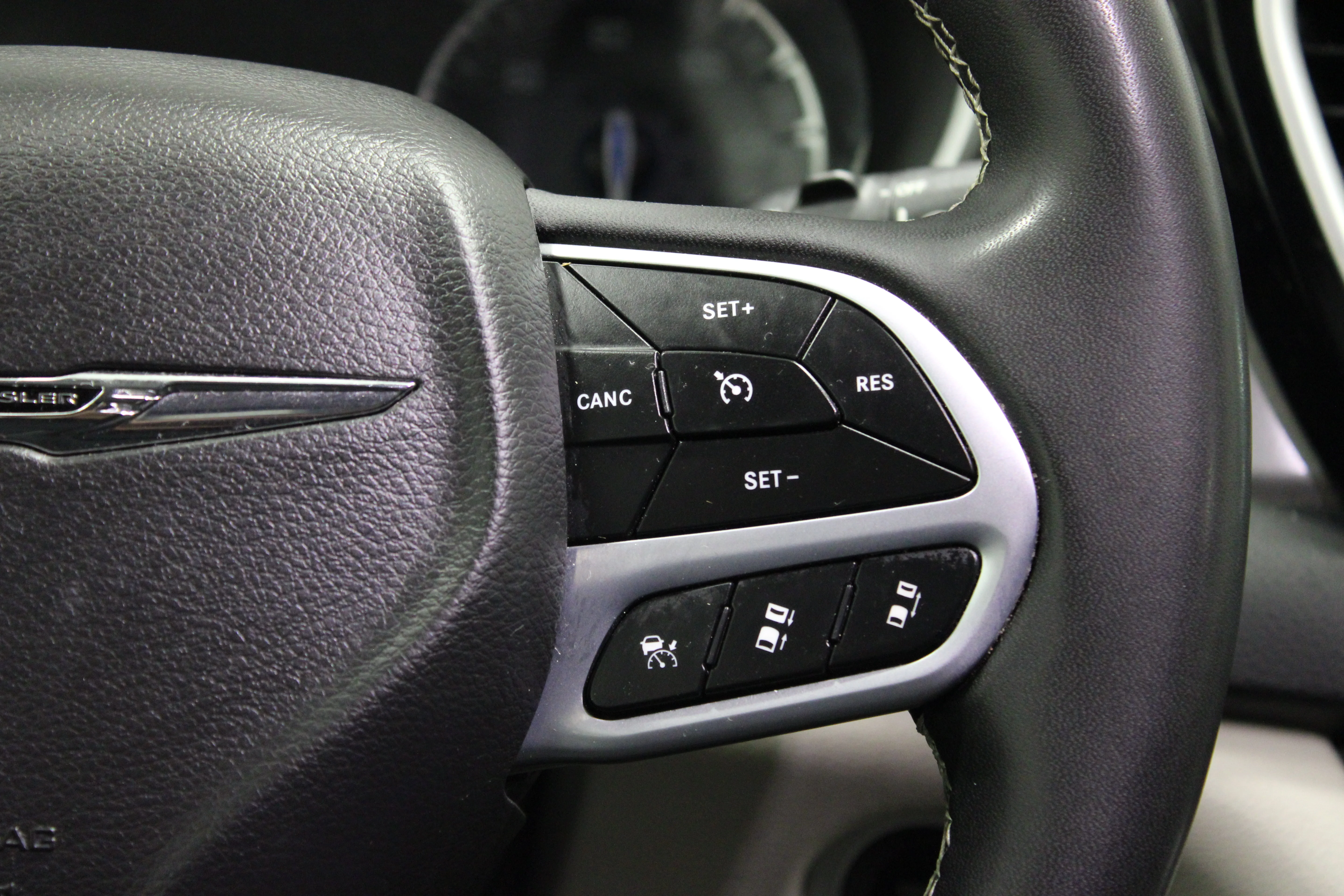 Used 2022 Bright White Clearcoat Chrysler Touring L image 24