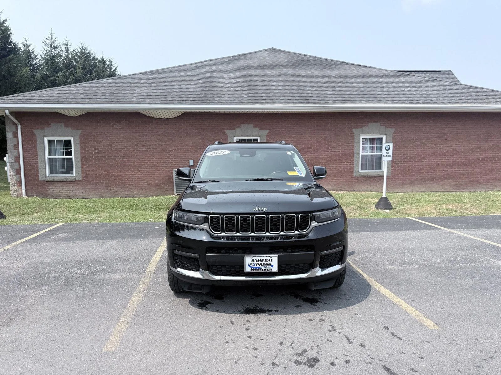 Used 2021 Diamond Black Crystal Pearlcoat Jeep Limited image 3