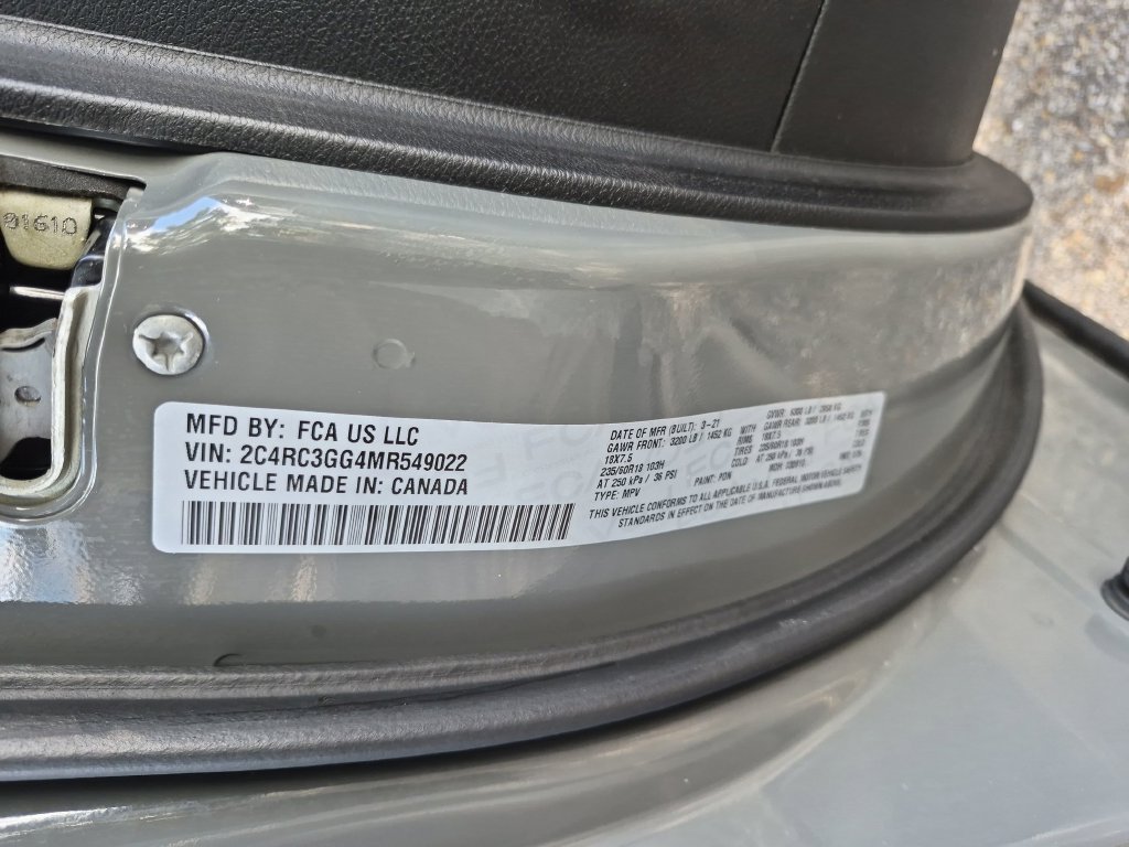 Used 2021 Ceramic Gray Clearcoat Chrysler Limited image 34