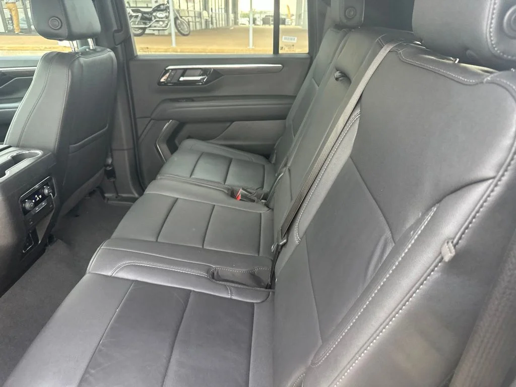 Used 2025 Gray Chevrolet Z71 image 29