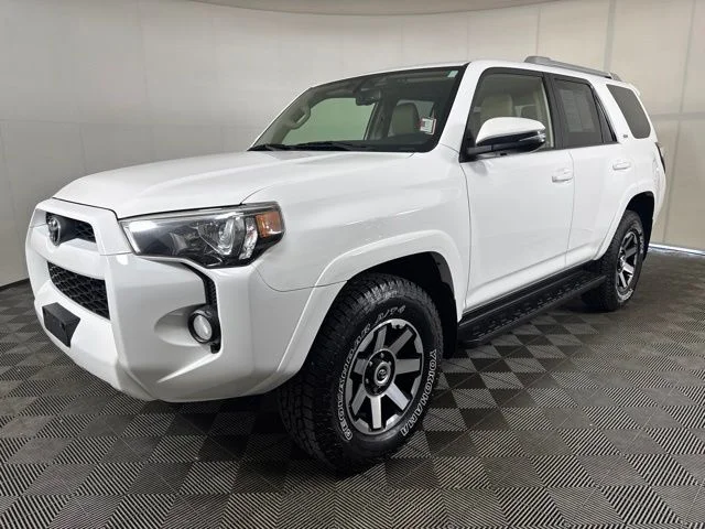 Used 2018 Super White Toyota SR5 Premium image 8