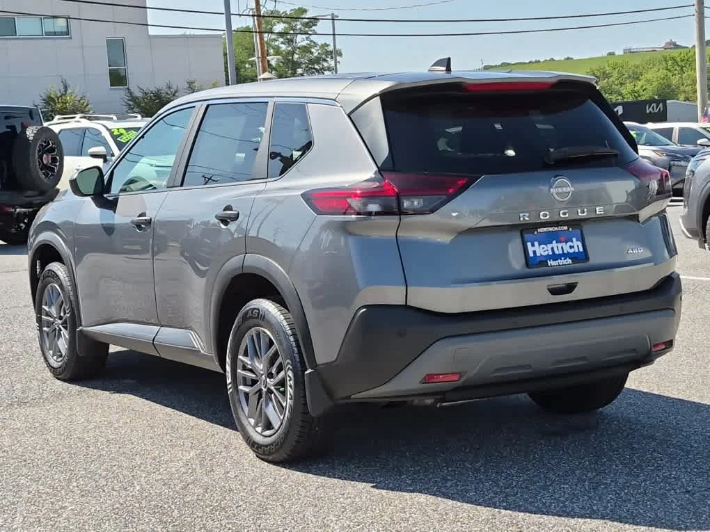 Used 2023 Gun Metallic Nissan S image 3