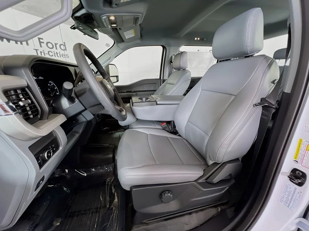 New 2026 Oxford White Ford XL image 22