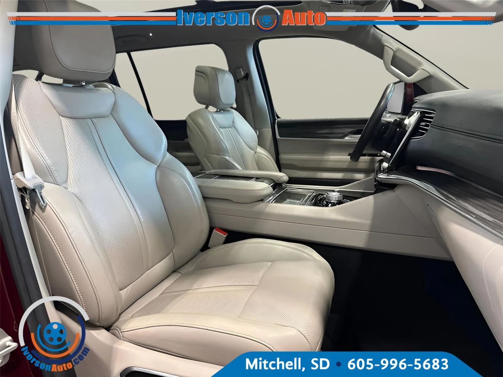Used 2022 Velvet Red Pearlcoat Jeep Series III image 35