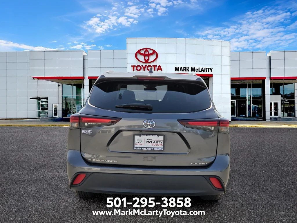 Used 2025 Gray Toyota XLE image 4