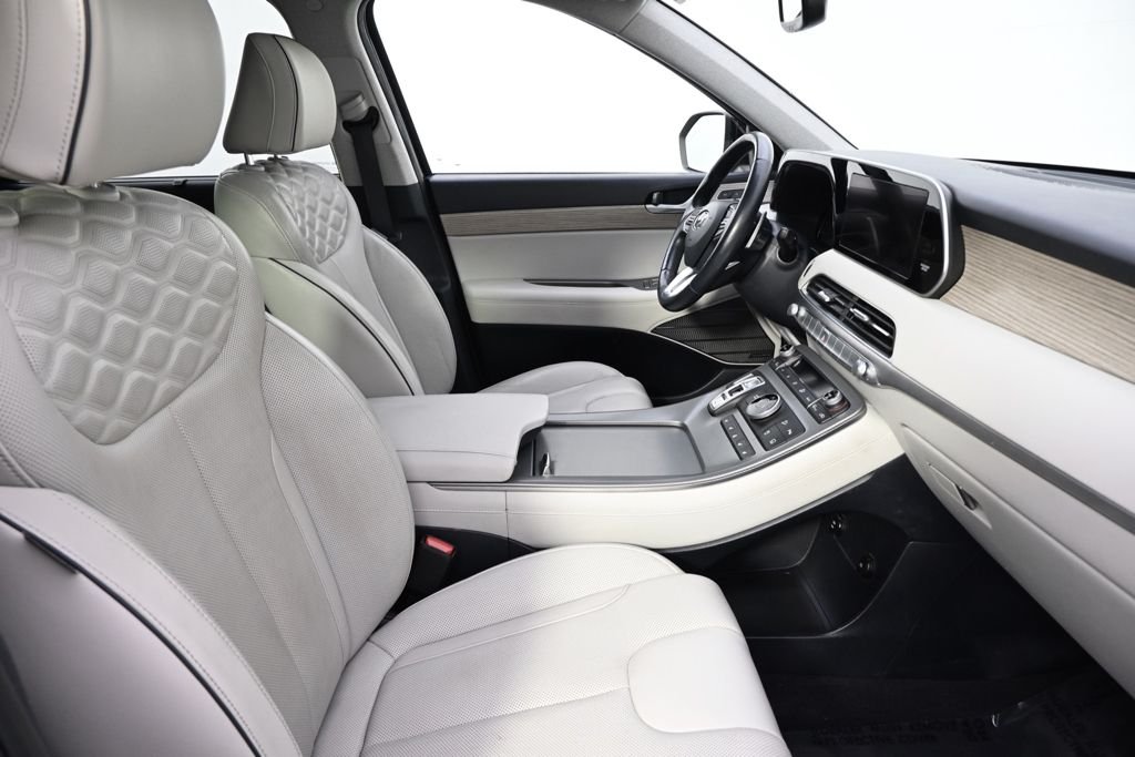 Used 2021 Black Hyundai Limited image 16