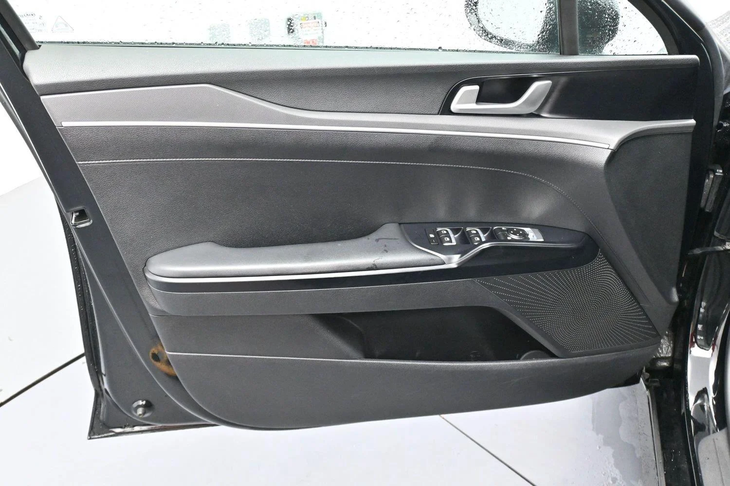 Used 2021 Ebony Black Kia LXS image 10